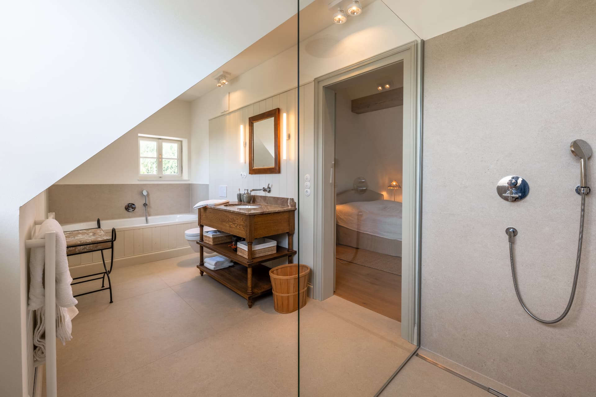 Badezimmer mit Badewanne, antikem Waschtisch und offener Dusche